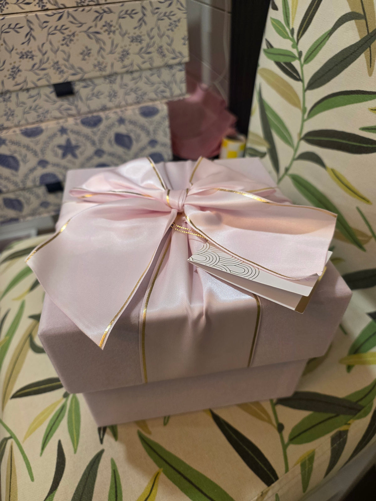 GIFT BOX