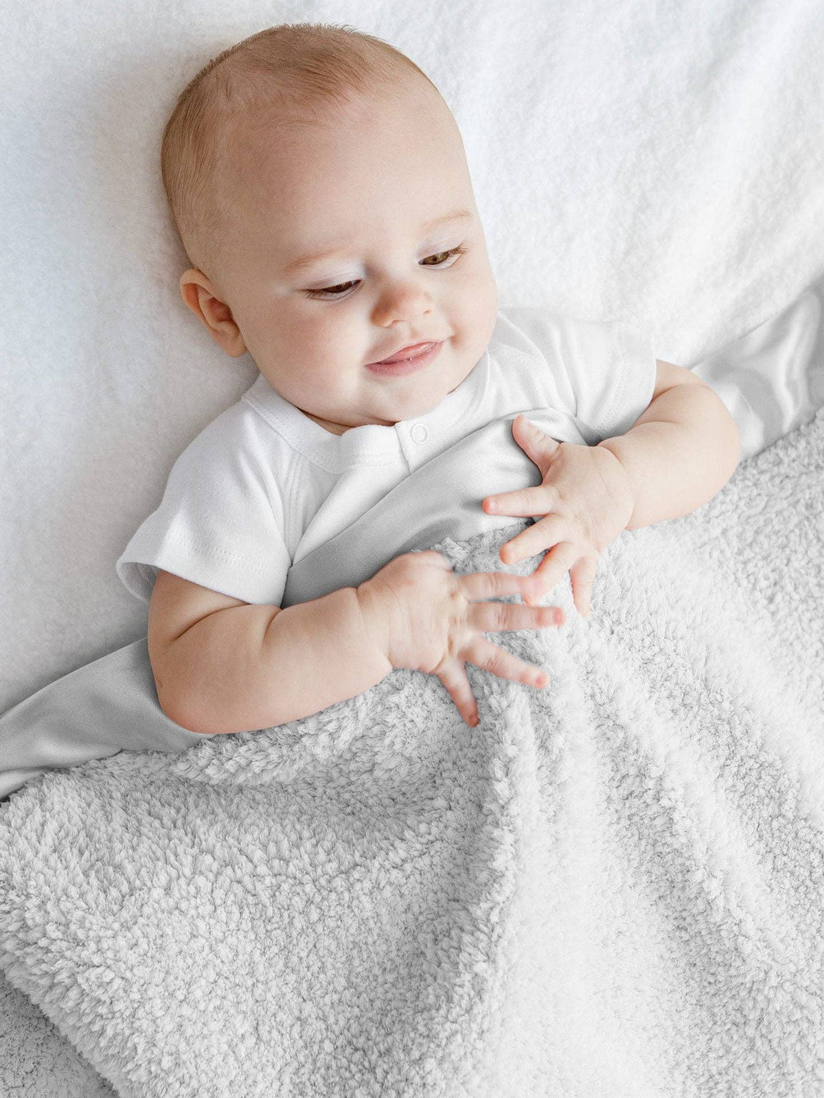 LITTLE GIRAFFE - Chenille Baby Blanket
