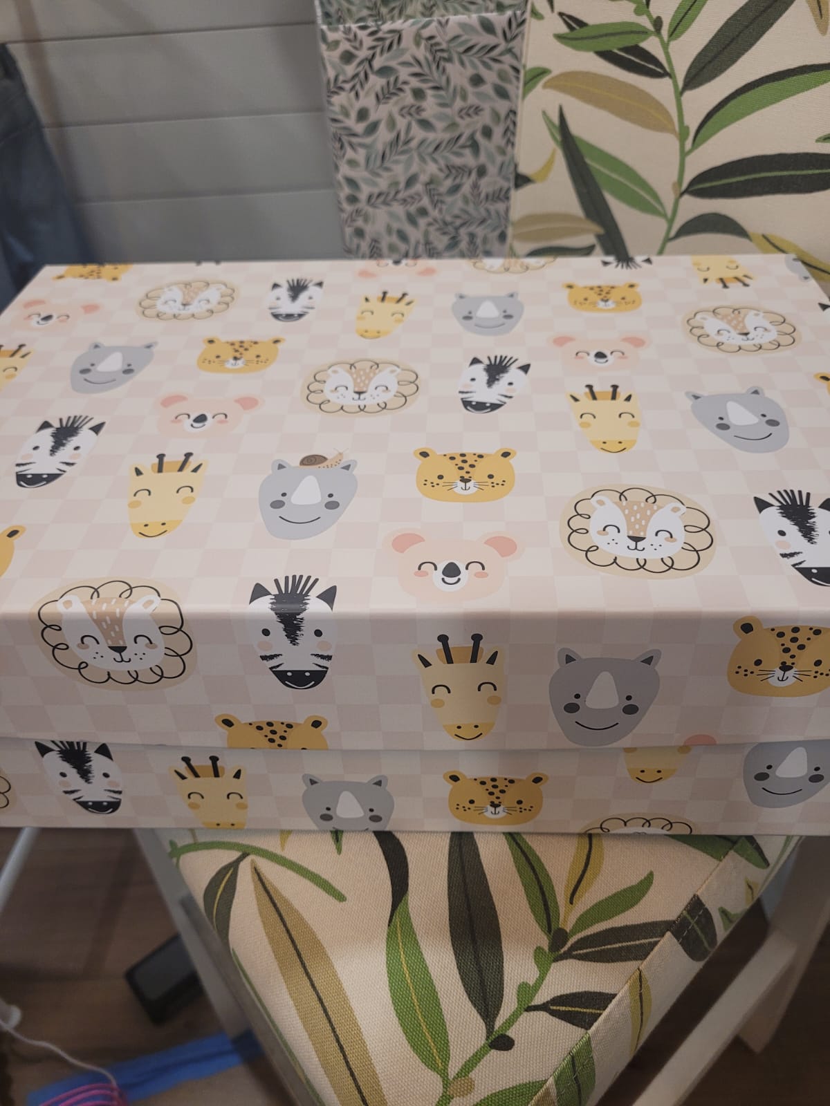GIFT BOX