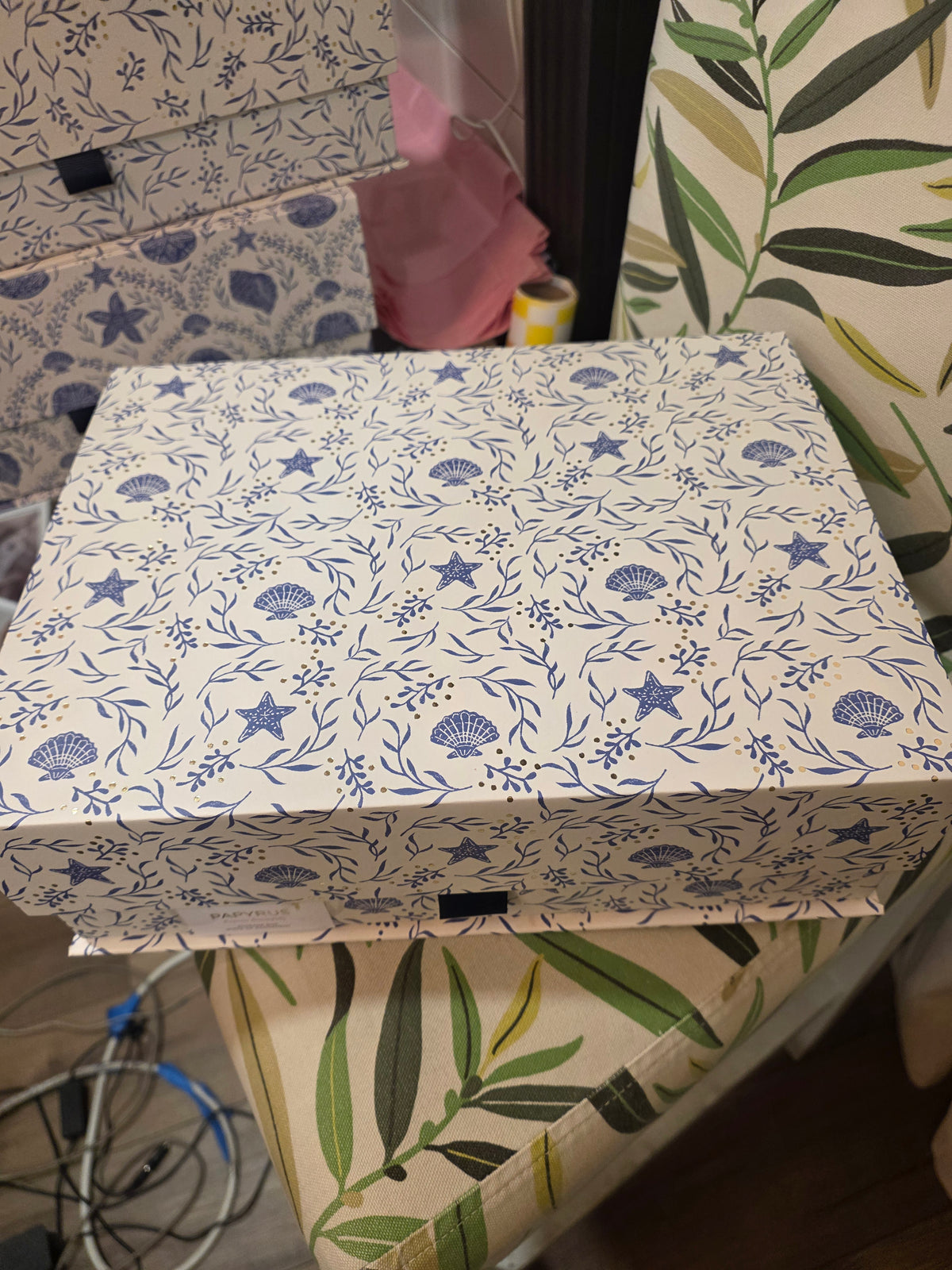 GIFT BOX